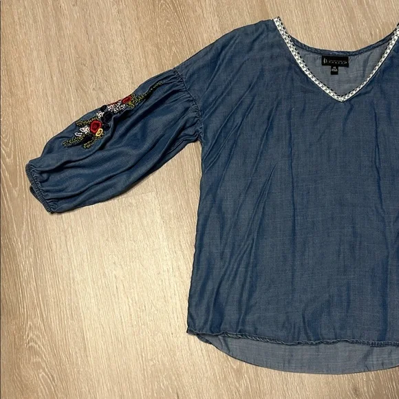 Bombeau Oversized Chambray 3/4 Floral Embroidered Puffed Sleeve Top Sz XS - Picture 4 of 7